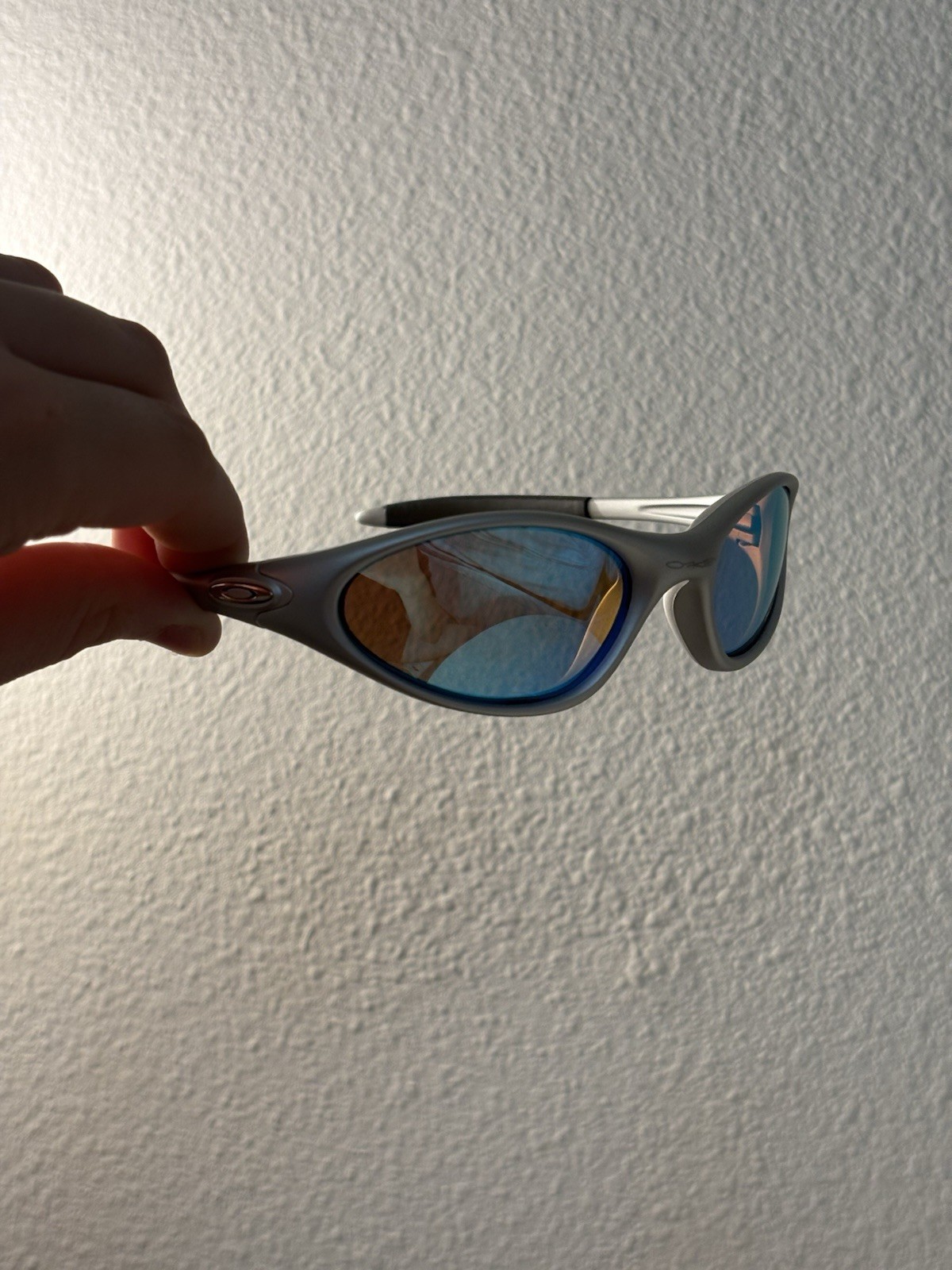 Oakley Minute 1.0 Men’s Oval Sunglasses Silver Frame Blue PRIZM Lenses