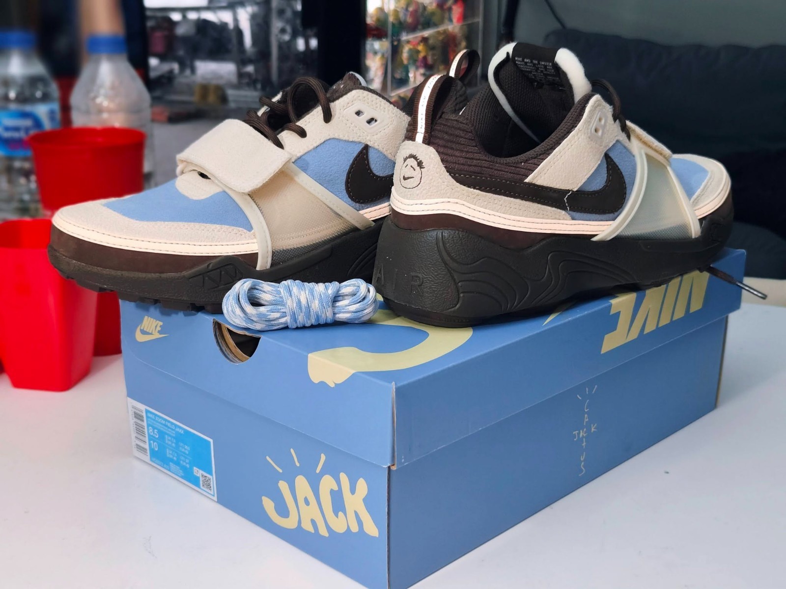 size 8.5 Nike Zoom Field Jaxx X Travis Scott Leche Blue