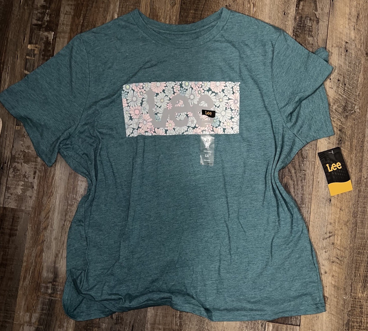 Size 1X Women’s Lee Brand Cotton Floral Tee
