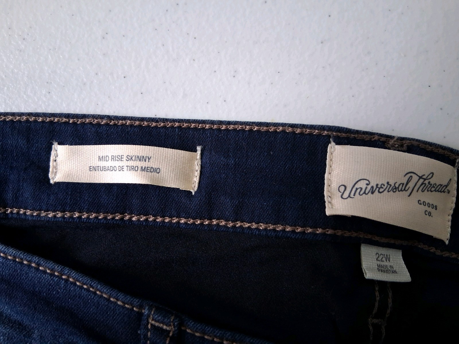 NWT Universal Thread Women’s Midrise Skinny Jeans Dark Wash Size 22