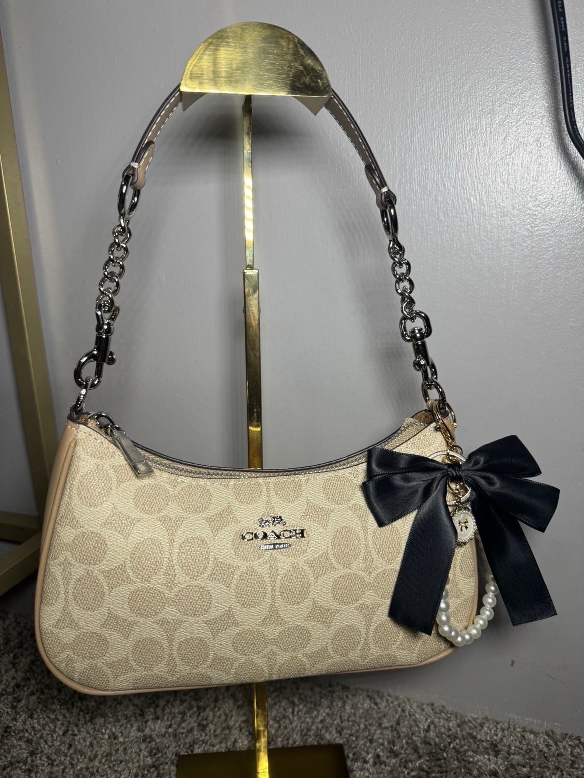 Coach Signature Logo Beige Shoulder Bag Zip Closure Chain Strap Bow Charm