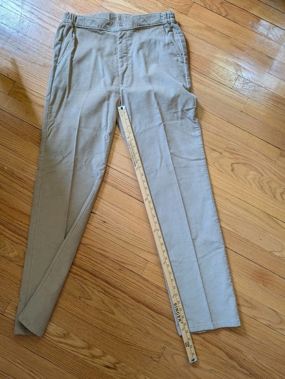 Vintage 80s Levi’s Sports Classic Mens Tan Corduroy Trousers