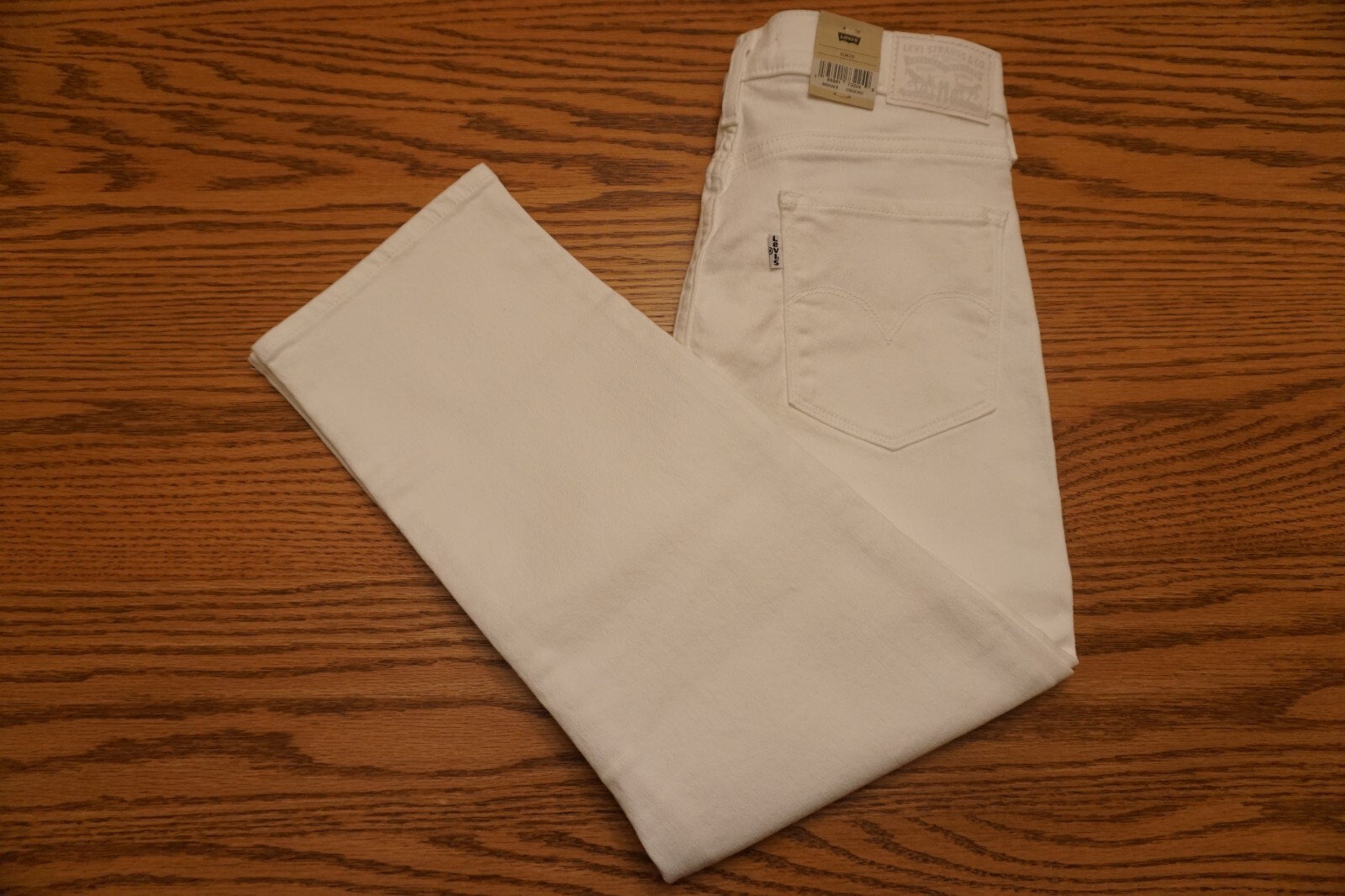 NWT WOMEN’S LEVI JEANS 311 Multiple Sizes Shaping Skinny Capris Mid Rise White