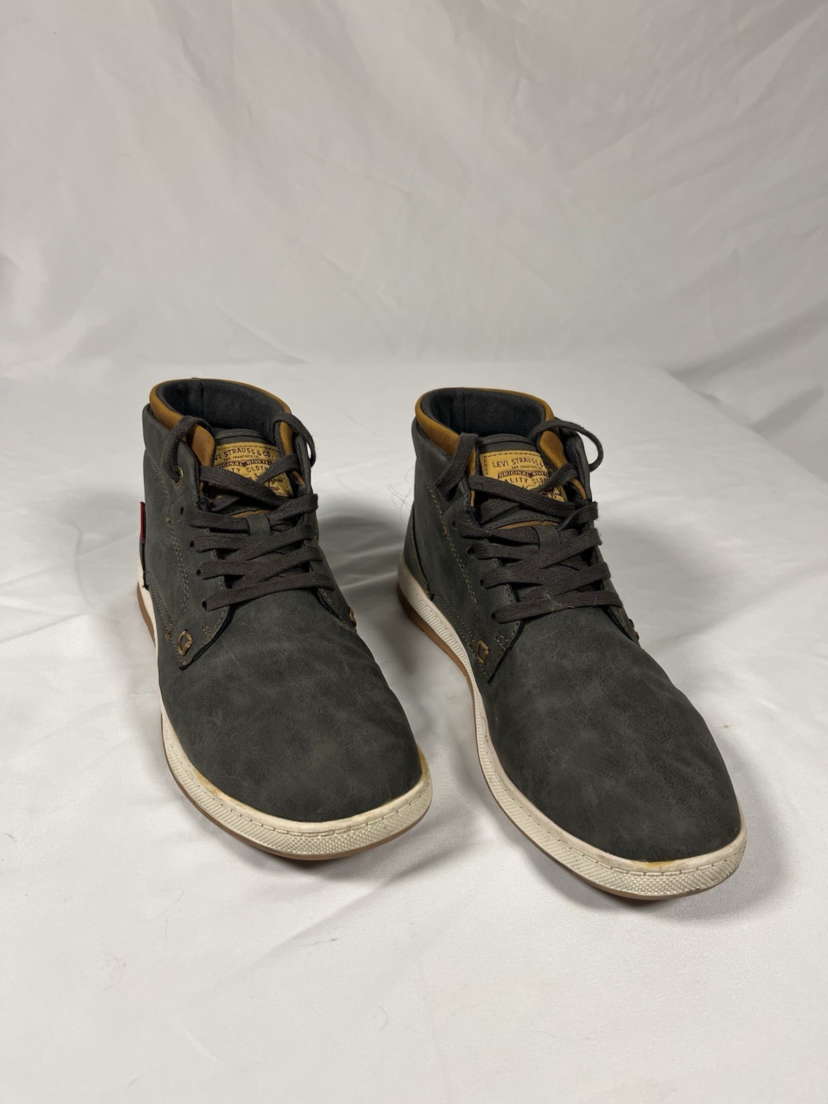 Levi’s Men’s Chukka Boots Size 8 Gray Faux Leather Lace Up Casual Shoes