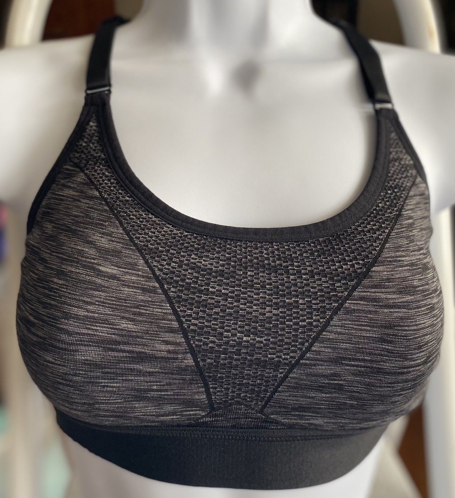 Avia Sports Bra Womens Size Medium Black/Gray Strappy RN15741