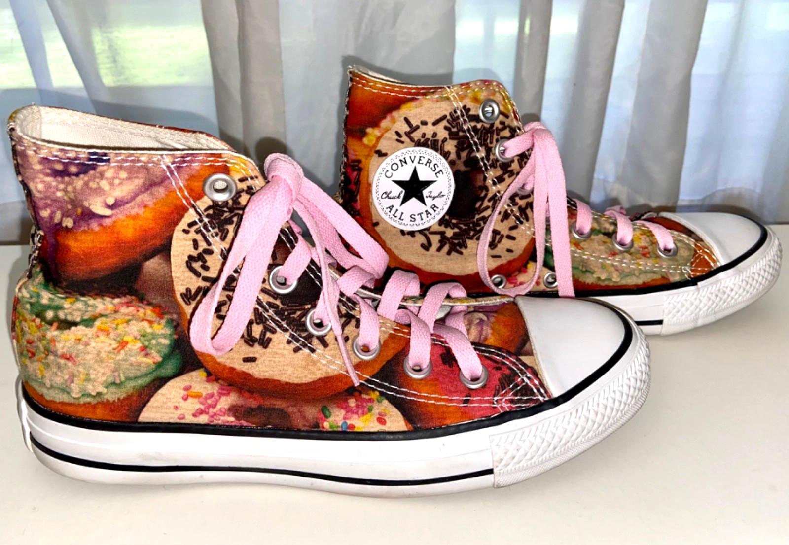 Converse All-Stars RARE Donuts Doughnuts High Tops Men 4 / Women 6