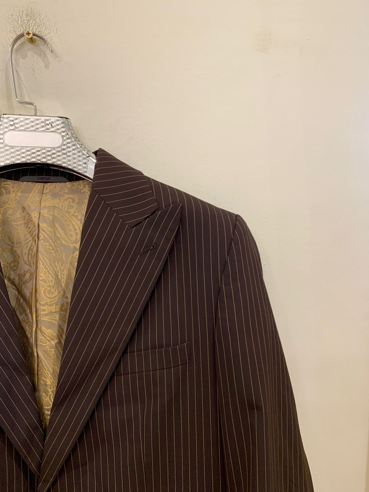 Vintage wool blend classic peak lapel brown striped 2 button suit 40L